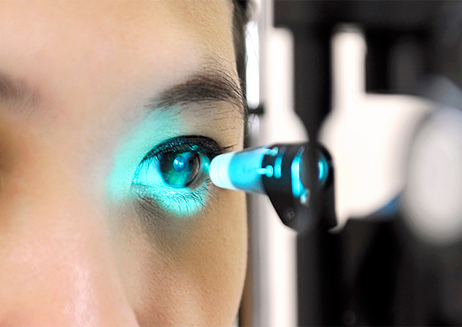 ゴールドマン圧平式眼圧計（標準法）の器具写真